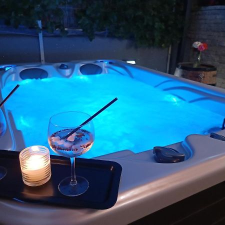 Apartment Belleza With Private Jacuzzi 자다르 외부 사진